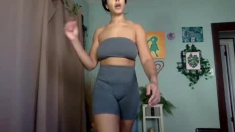 Snapshot of hunyybunz chatting on January 28, 2025, 6:39 pm Goddess Hunyy online show from January 28, 2025, 6:39 pm