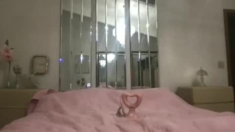 Snapshot of hunyybunz chatting on October 27, 2025, 12:15 am Goddess Hunyy online show from October 27, 2025, 12:15 am