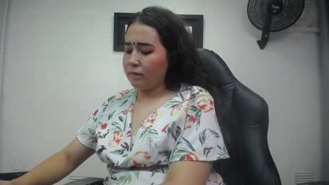 Snapshot of hushaima chatting on December 6, 2024, 6:28 pm Husahima online show from December 6, 2024, 6:28 pm