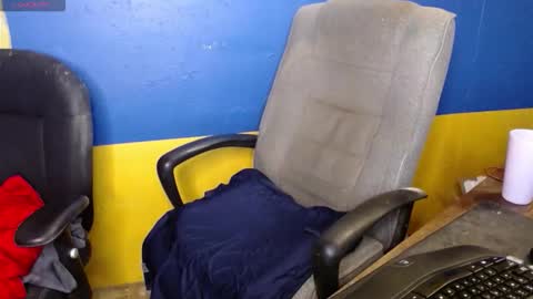 Huskyguy online show from October 13, 2025, 3:39 am