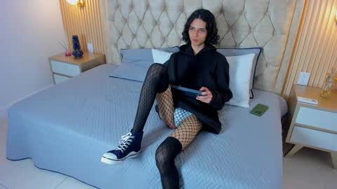 hxxyro online show from February 9, 2026, 7:29 pm