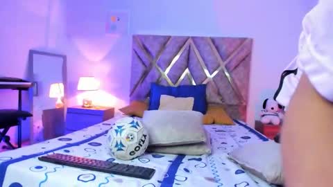 Son Hyunjin online show from March 13, 2026, 2:45 pm