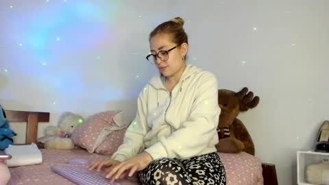 Hyun Joo online show from April 24, 2026, 8:55 pm