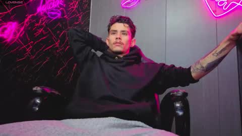 Snapshot of i_am_kelvis_ chatting on November 12, 2025, 8:59 am kelvis online show from November 12, 2025, 8:59 am