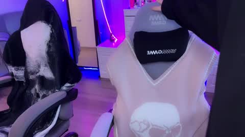 Snapshot of i_died_again chatting on January 14, 2025, 11:10 am Asya online show from January 14, 2025, 11:10 am