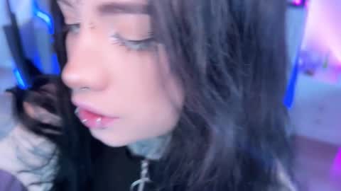 Snapshot of i_died_again chatting on November 2, 2025, 9:22 am Asya online show from November 2, 2025, 9:22 am