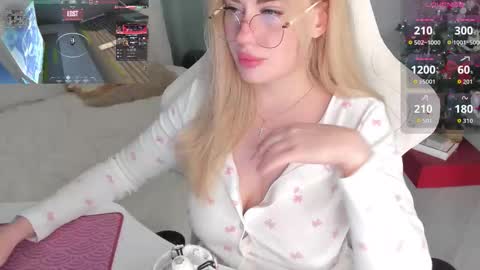 HiI am  EvaPVT is open  online show from January 10, 2026, 3:14 pm