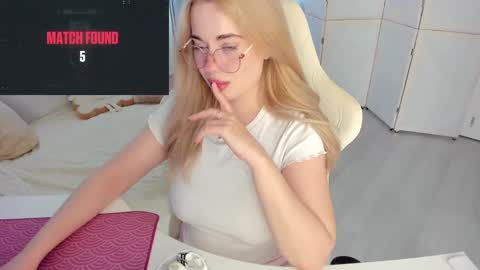 HiI am  EvaPVT is open  online show from May 16, 2026, 3:22 pm