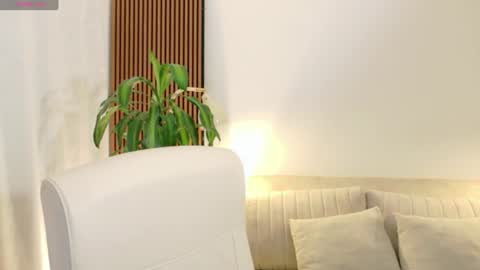 iam__zara online show from June 11, 2026, 8:18 pm