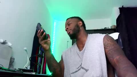 Mr H Independent model online show from October 28, 2025, 2:37 am