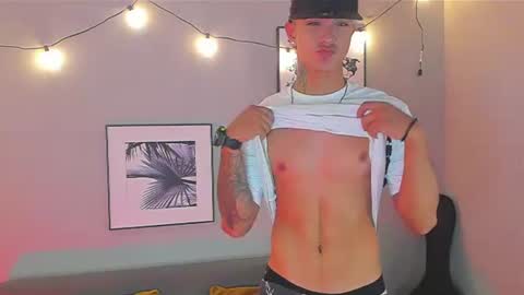 Light online show from June 19, 2026, 3:55 am
