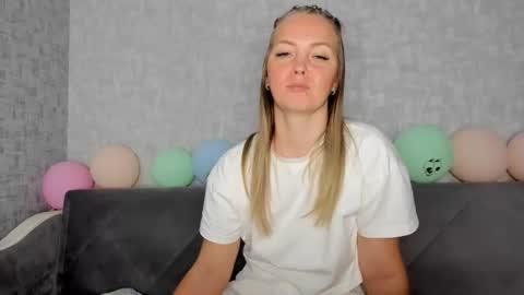 Snapshot of iam_venus chatting on November 7, 2025, 7:30 am Venus online show from November 7, 2025, 7:30 am