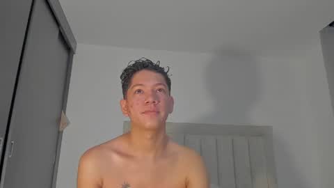 Snapshot of iamjulian_ chatting on June 28, 2026, 11:05 am Juliiiiian online show from June 28, 2026, 11:05 am