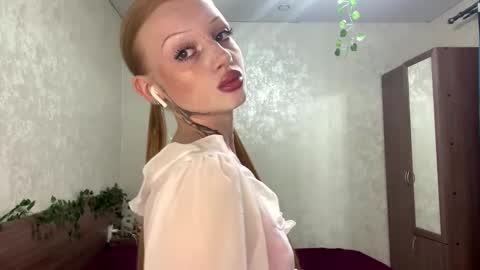 Snapshot of iamlylu chatting on November 19, 2025, 4:23 am Lylu online show from November 19, 2025, 4:23 am