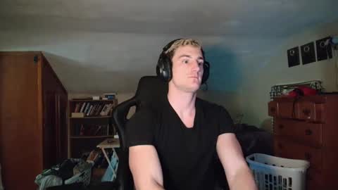 Snapshot of iamtommyparker chatting on October 18, 2025, 4:15 am iamtommyparker online show from October 18, 2025, 4:15 am