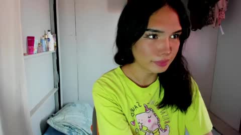 Snapshot of iamyourdesire_ chatting on March 29, 2026, 5:18 am shhh online show from March 29, 2026, 5:18 am