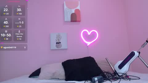 Snapshot of ian_castillo_ chatting on December 19, 2024, 11:18 am IAN CASTILLO online show from December 19, 2024, 11:18 am