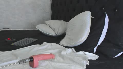 Snapshot of ian_castillo_ chatting on February 15, 2025, 2:11 pm IAN CASTILLO online show from February 15, 2025, 2:11 pm