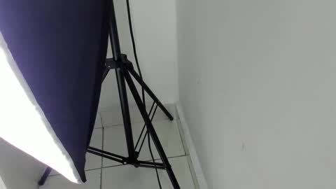 Snapshot of ian_castillo_ chatting on February 17, 2025, 11:02 am IAN CASTILLO online show from February 17, 2025, 11:02 am