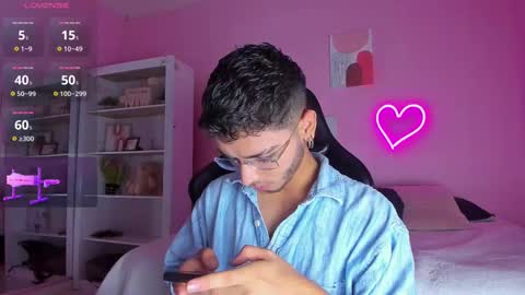 Snapshot of ian_castillo_ chatting on February 27, 2025, 11:10 am IAN CASTILLO online show from February 27, 2025, 11:10 am