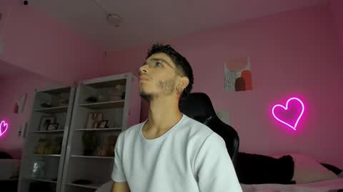 Snapshot of ian_castillo_ chatting on March 4, 2025, 11:08 am IAN CASTILLO online show from March 4, 2025, 11:08 am