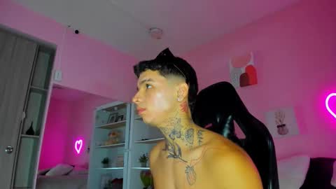 Snapshot of ian_castillo_ chatting on September 23, 2025, 11:13 am IAN CASTILLO online show from September 23, 2025, 11:13 am