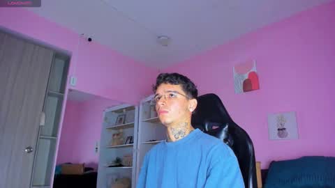 Snapshot of ian_castillo_ chatting on October 10, 2025, 11:09 am IAN CASTILLO online show from October 10, 2025, 11:09 am