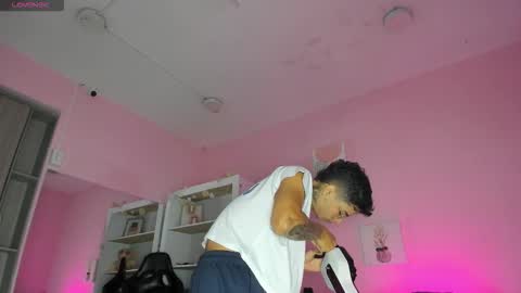 Snapshot of ian_castillo_ chatting on October 23, 2025, 11:09 am IAN CASTILLO online show from October 23, 2025, 11:09 am