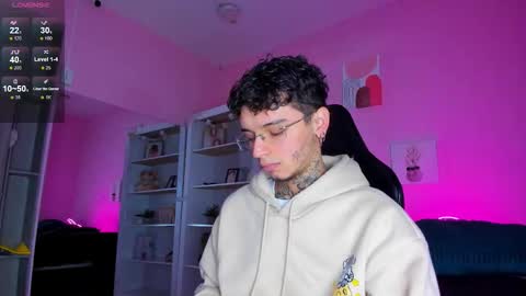 IAN CASTILLO online show from December 3, 2025, 11:19 am