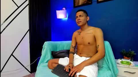 Snapshot of ian_lein chatting on November 24, 2025, 4:23 am IAN LEIN online show from November 24, 2025, 4:23 am