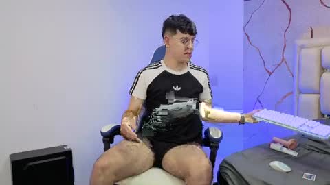 Ian  online show from April 8, 2026, 10:32 pm