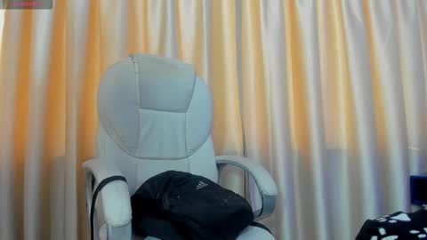 Snapshot of iangel_ chatting on October 6, 2025, 11:29 am ian online show from October 6, 2025, 11:29 am