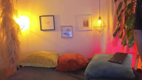 Snapshot of iangel_ chatting on October 9, 2025, 3:48 am ian online show from October 9, 2025, 3:48 am