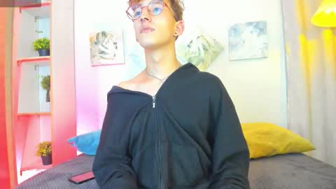 Snapshot of iangel_ chatting on November 16, 2025, 2:28 am ian online show from November 16, 2025, 2:28 am