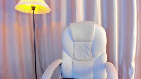 Snapshot of iangel_ chatting on November 28, 2025, 3:42 am ian online show from November 28, 2025, 3:42 am