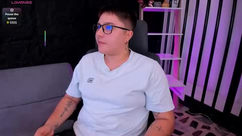 Snapshot of iangilbert chatting on October 3, 2025, 9:12 pm ian online show from October 3, 2025, 9:12 pm