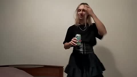 Jade online show from November 5, 2025, 5:02 pm