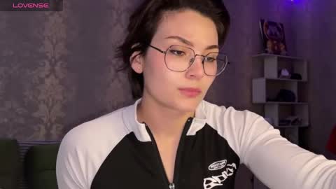 Ksenia online show from May 9, 2026, 2:22 pm
