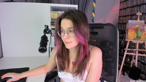 Julia online show from January 31, 2025, 9:59 pm