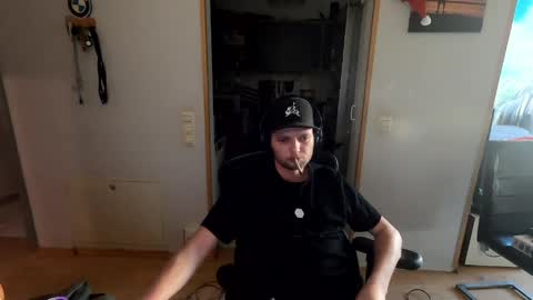 Snapshot of ich7722 chatting on April 8, 2026, 1:55 pm ich7722 online show from April 8, 2026, 1:55 pm