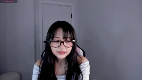 Snapshot of ichigo_o chatting on October 1, 2025, 8:42 am Hitomi online show from October 1, 2025, 8:42 am