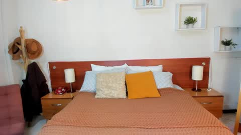 Snapshot of icysweetcam chatting on October 1, 2025, 10:21 am Icy online show from October 1, 2025, 10:21 am