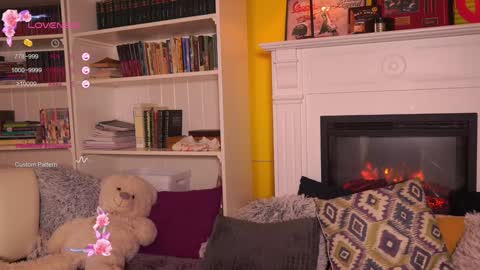 Snapshot of idontlikeguccibelts chatting on December 6, 2024, 5:00 pm Little Flower online show from December 6, 2024, 5:00 pm