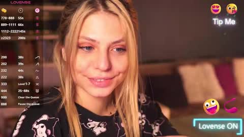 Snapshot of idontlikeguccibelts chatting on October 5, 2025, 5:55 pm Little Flower online show from October 5, 2025, 5:55 pm