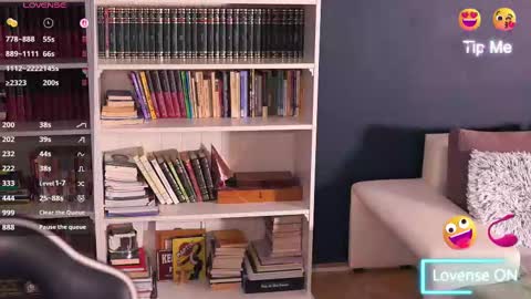 Snapshot of idontlikeguccibelts chatting on October 11, 2025, 5:22 pm Little Flower online show from October 11, 2025, 5:22 pm