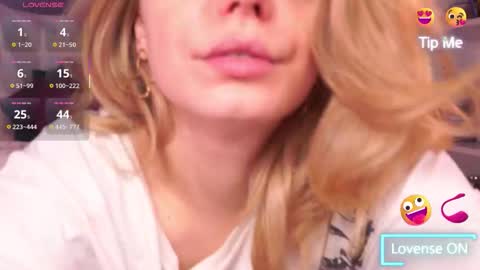 Snapshot of idontlikeguccibelts chatting on January 18, 2026, 6:44 pm Little Flower online show from January 18, 2026, 6:44 pm