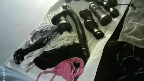 ... online show from April 18, 2026, 12:42 pm