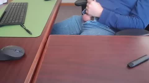 Snapshot of ifuk1stdate chatting on December 6, 2024, 7:12 pm Hung office Stud online show from December 6, 2024, 7:12 pm