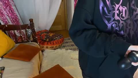 Snapshot of igotuscookies chatting on February 8, 2026, 6:55 pm Emmy help me reach 100 thumbs up online show from February 8, 2026, 6:55 pm