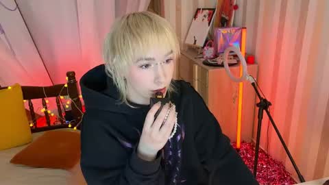 Snapshot of igotuscookies chatting on February 20, 2026, 6:30 pm Emmy help me reach 100 thumbs up online show from February 20, 2026, 6:30 pm